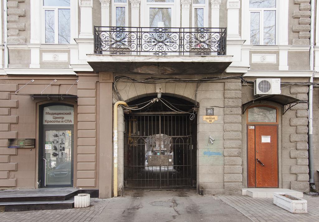 Club Suite Near Deribasovskaya オデッサ エクステリア 写真